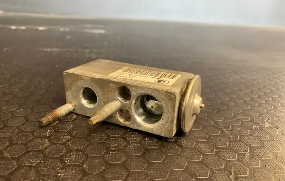 Air conditioning (A/C) expansion valve