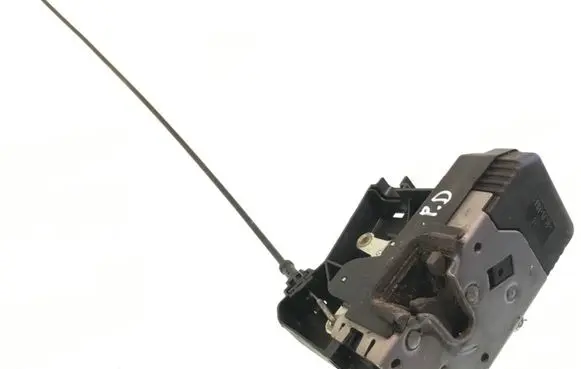 Opel Vivaro Front door lock 8200008261