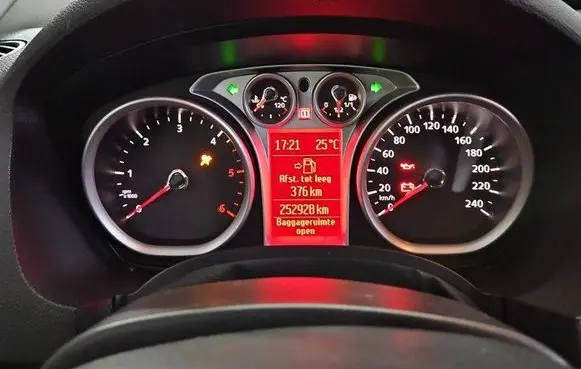 Speedometer (instrument cluster)