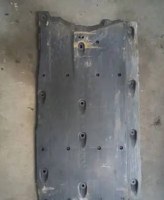 Nissan Qashqai+2 Center/middle under tray cover 