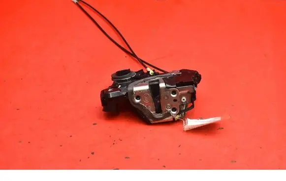 Toyota Avensis Verso Front door lock 