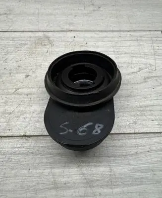 Volkswagen Golf V Oil filler cap 038133287C