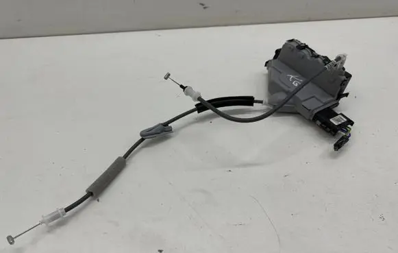 Opel Mokka B Rear door lock 16944454