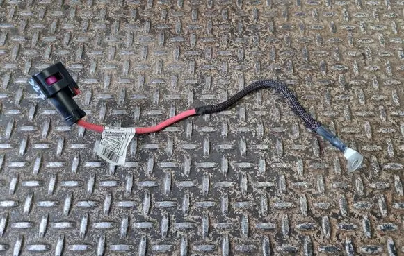 BMW 2 F44 Positive cable (battery) 8589050