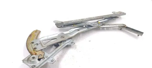 Rear door manual window regulator