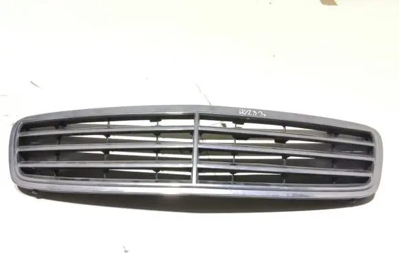 Mercedes-Benz C W203 Front grill A2038800223