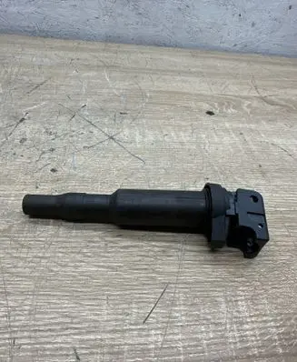 BMW 6 F06 Gran coupe High voltage ignition coil 8647689 0221504470