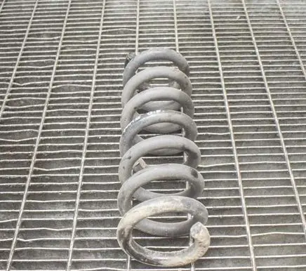 Maserati Quattroporte Rear coil spring 670009377