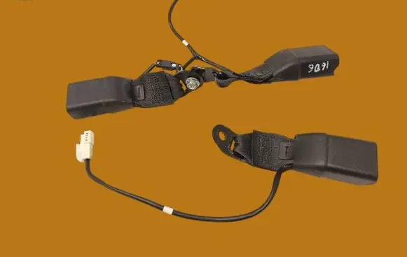 Suzuki Baleno IV Front seatbelt buckle 