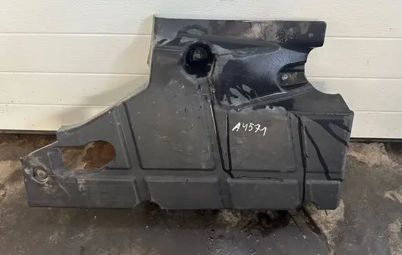Rear underbody cover/under tray