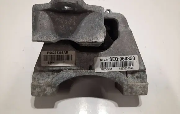 Engine mounting bracket