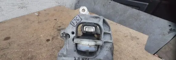 Engine mount vacuum valve