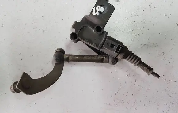Skoda Superb B6 (3T) Front air suspension height level sensor