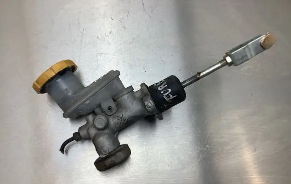 Subaru Forester SG Clutch slave cylinder 