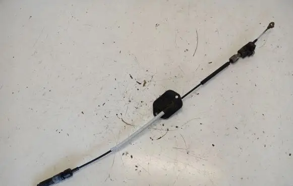 Hyundai i30 Gear shift cable linkage 46790-S0100