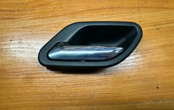 BMW 5 E39 Front door interior handle 7032925