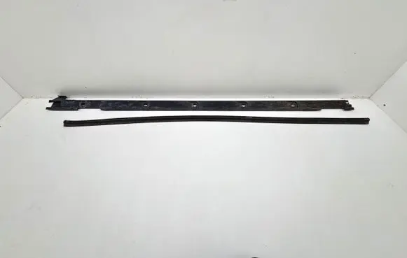 Audi Q3 F3 Sill 83A853890 83A833177