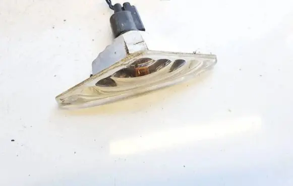 Ford Mondeo Mk III Front fender indicator light 6s7a13k309ab 6s7a-13k309-ab