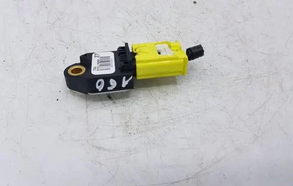 Toyota Auris 150 Airbag deployment crash/impact sensor 8983102060