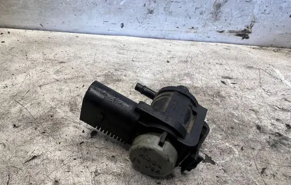 Audi A4 S4 B6 8E 8H Turbo solenoid valve 1K0906283A