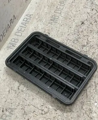 BMW X4 F26 Quarter panel pressure vent 6962293
