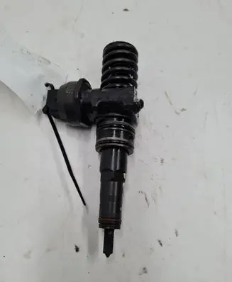 Volkswagen PASSAT B6 Fuel injector 038130073AG 0414720215