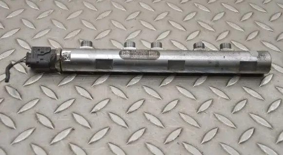 Mini One - Cooper Coupe R56 Fuel main line pipe 7823460 0281002948