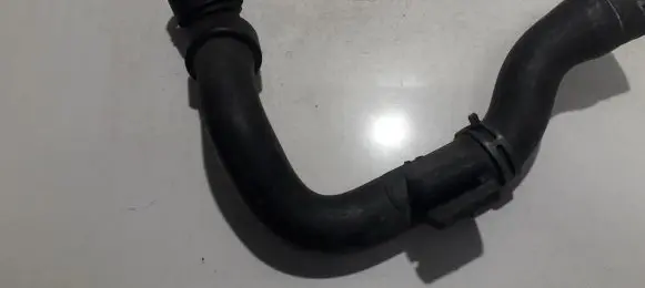 Volkswagen PASSAT B5.5 Engine coolant pipe/hose 8d0121101ad