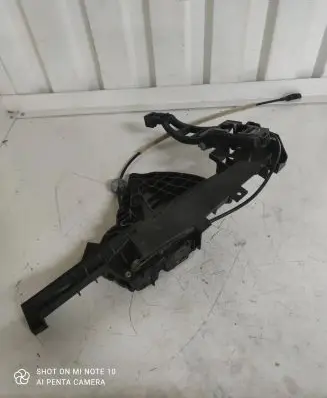 Ford Focus C-MAX Front door lock 3M51R21979