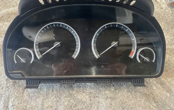 BMW 5 F10 F11 Speedometer (instrument cluster) 9220788
