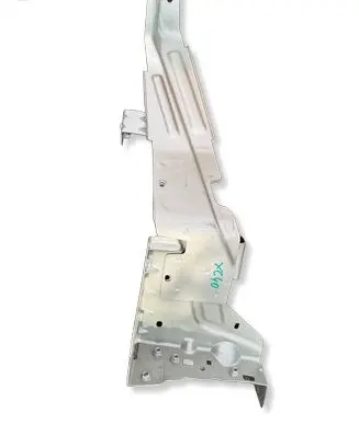 Volvo XC40 Fender mounting bracket 32348653