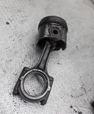 KIA Carnival Piston with connecting rod