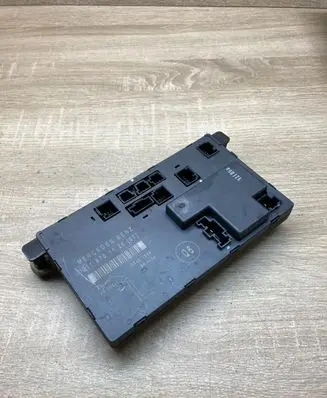 Mercedes-Benz E W211 Door control unit/module 2118701126