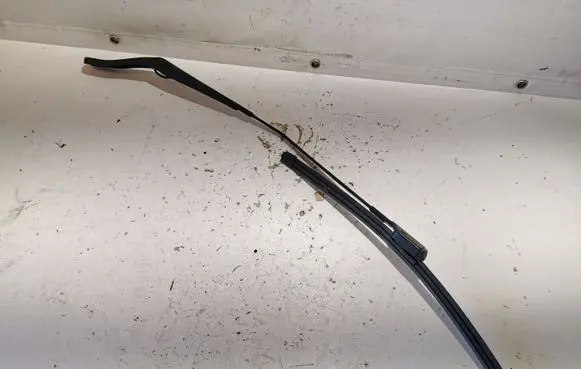 Volvo V60 Front wiper blade arm 30753505