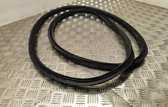 Citroen DS7 Crossback Trunk rubber seal (body) 