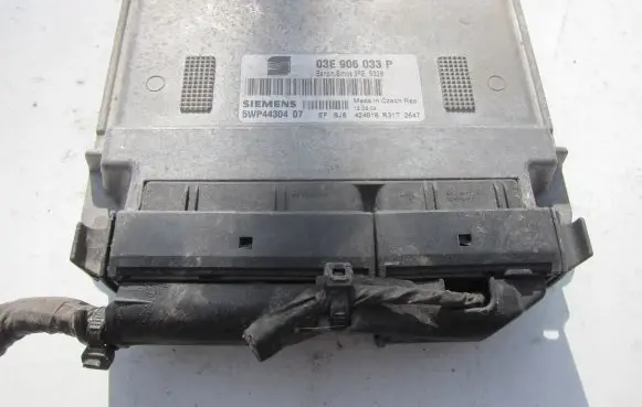 Seat Ibiza III (6L) Engine control unit/module 03E906033P 5WP4430407