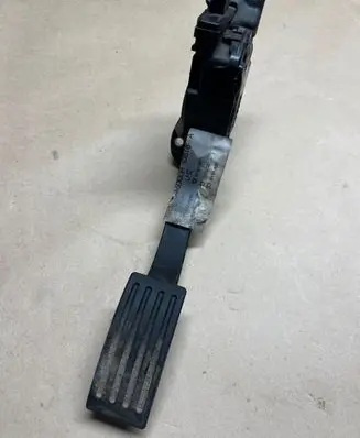 Ford Focus Accelerator throttle pedal BV619F836AB