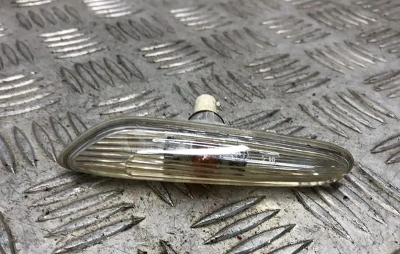 BMW 5 E60 E61 Front fender indicator light 8382104