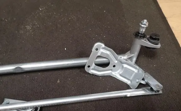 Skoda Octavia Mk2 (1Z) Front wiper linkage 