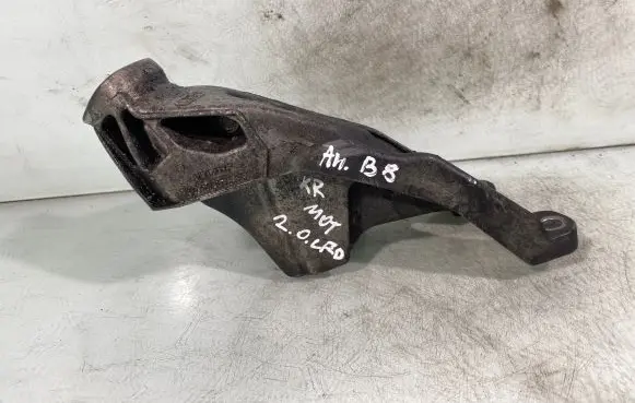 Audi A4 S4 B8 8K Engine mounting bracket 8k0199307be
