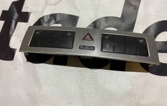 Mercedes-Benz C W203 Hazard light switch A2038702910 2038702910