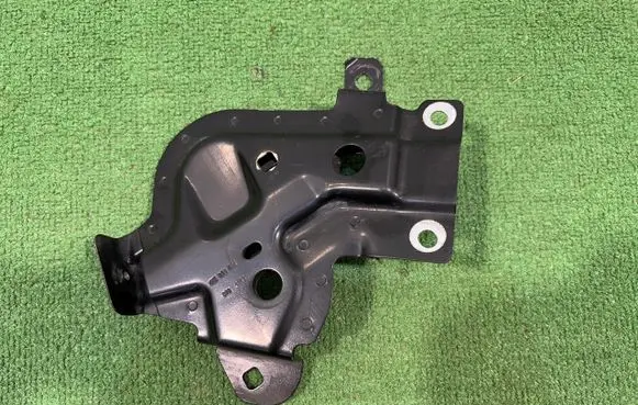 Audi e-tron Fender mounting bracket 4KE821467