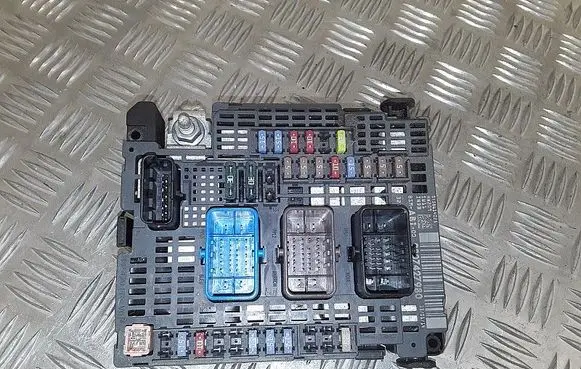 Citroen DS4 Fuse module 9807427980