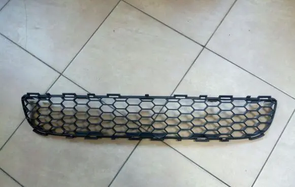 Toyota Corolla Verso E121 Front bumper lower grill 531120F020