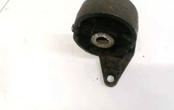 Ford Mondeo MK I Engine mount bracket 93BB6P020BC 93BB-6P020-BC