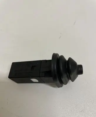 BMW 5 E60 E61 Fuel tank opening switch 82289392