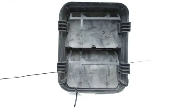 Opel Vivaro Quarter panel pressure vent 8200728288