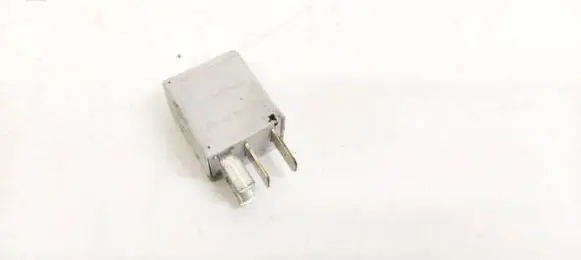 Volkswagen PASSAT B6 Other relay 1K0951253
