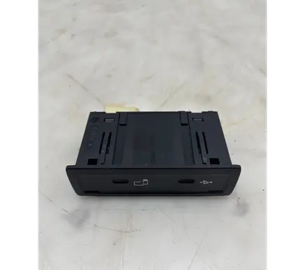 Mercedes-Benz Sprinter W907 W910 USB socket connector A1678201302 0171745 HW2036WW1806