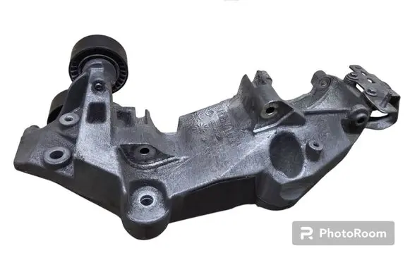Nissan Qashqai Generator/alternator bracket 8200527320